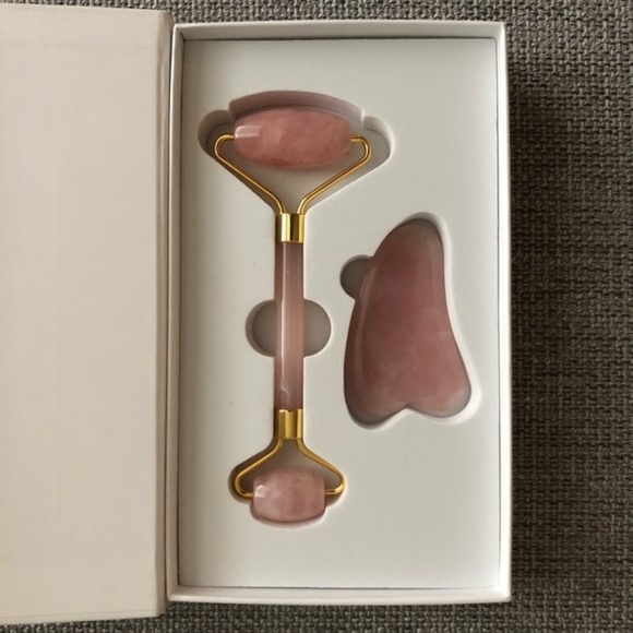 Rose Quartz Roller with Rose Quartz Gua Sha - Picture 3 of 5